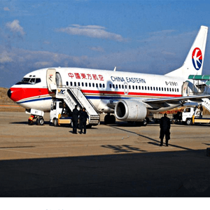 建三江湿地机场货运航空快运业稳步发展的原因是什么？
